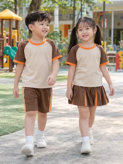 Đồng Phục Mầm Non Áo Thun Cổ Tròn Nâu Be Cam Hacool