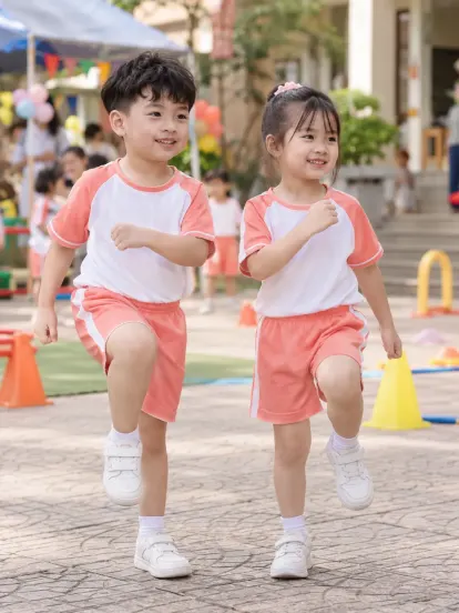 Đồng Phục Mầm Non Bộ Thể Thao Cam San Hô Trắng Aircool