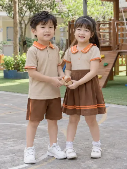 Đồng Phục Mầm Non Váy Bé Gái Nâu Be Cam Piquecool